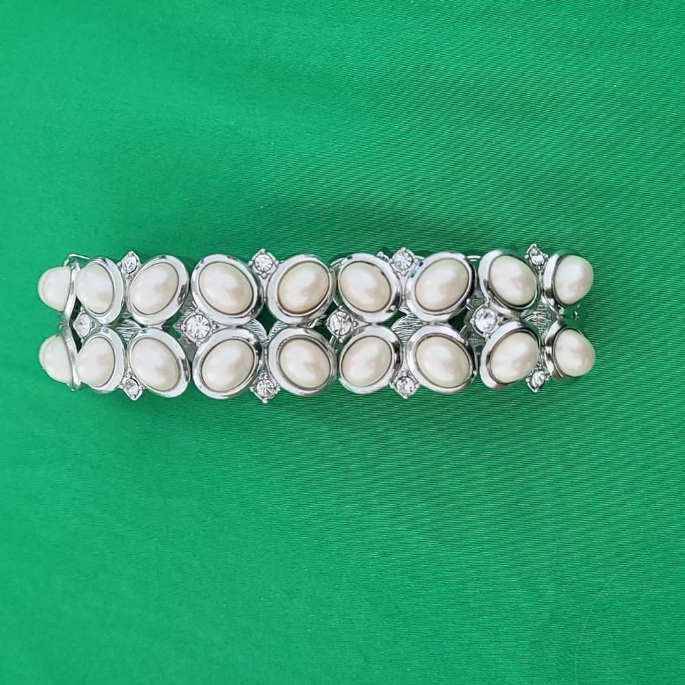 Pearl bracelet
